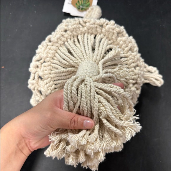 NWT woven plant basket - Picture 3 of 9